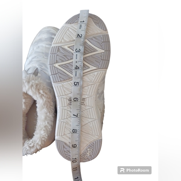 Ryka nylon camo faux fur surround fit slip on mules. Womens size 7.5 - Picture 7 of 7